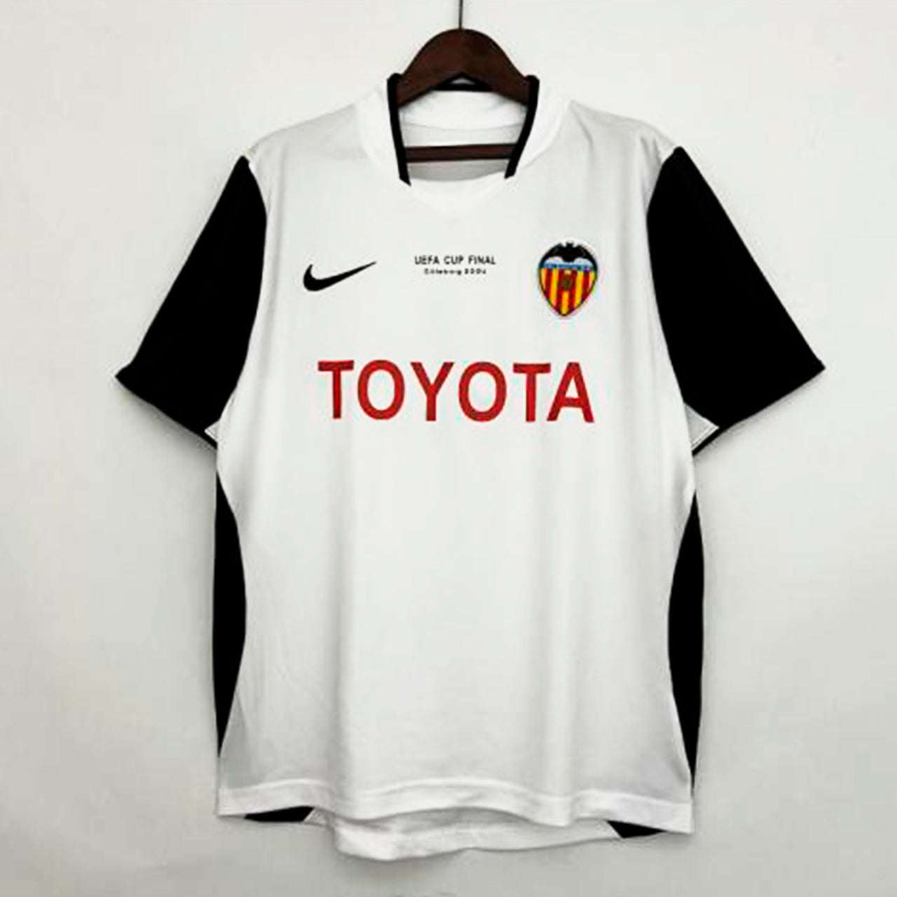 Camiseta-Retro-Valencia-Primera-Equipacion-03-04-500x500_fd020c18-5545-43bd-8e00-f69960a3f7d6 EQUIPACIÓN RETRO VALENCIA | EDICIÓN UEFA CUP FINAL 2003-04 - Imagen 1